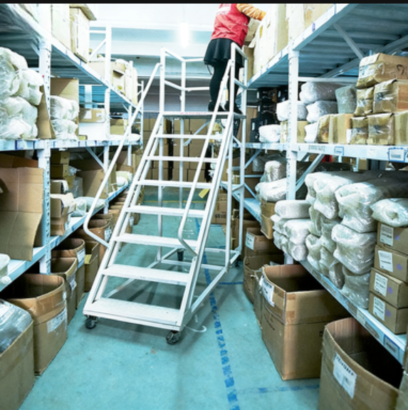 Industrial Mobile Aluminum Maintenance Access Platform Rolling Step Ladder For Warehouse