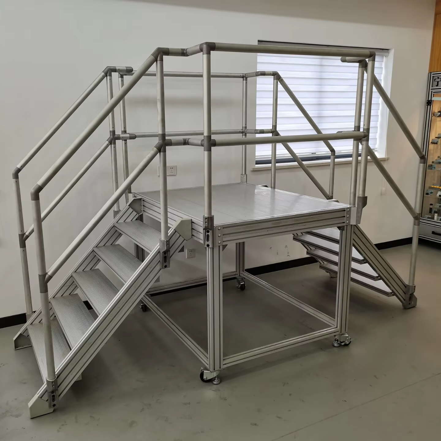 Aluminum Alloy Safety Rolling Mobile Aluminum Working Maintenance Platform Step Ladder With Handrails For Warehouse